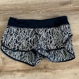 Like new Lululemon Size 8 short